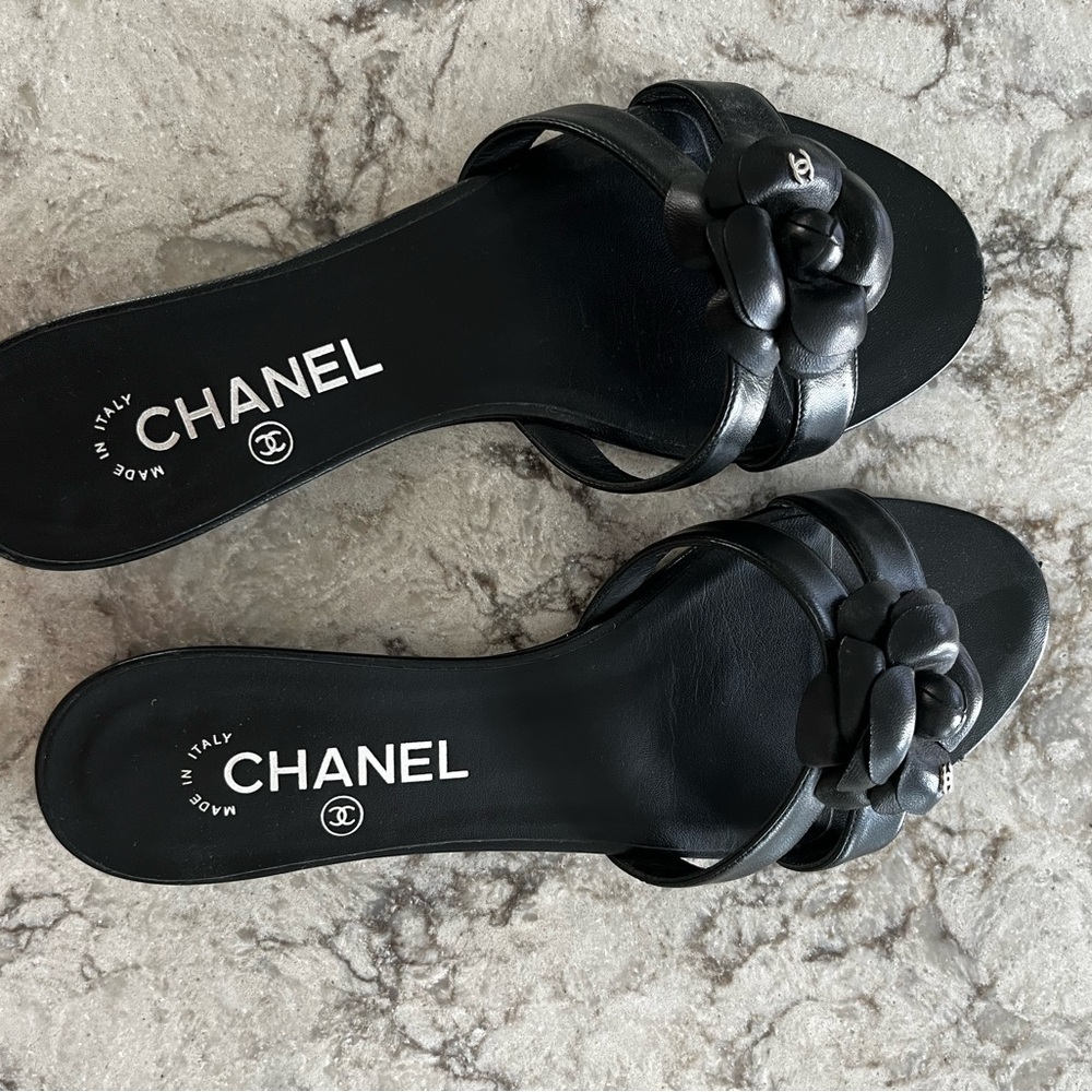 Chanel black sandals size 38.5